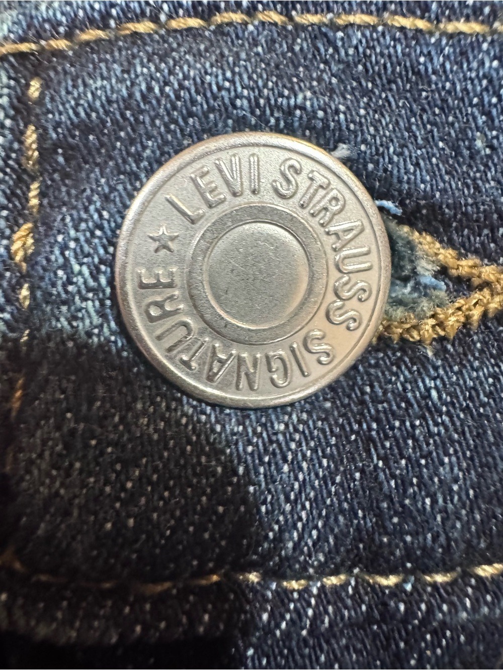 Levi's Women's Straight Leg Jeans in Dark Blue Wash NWT - Picture 7 of 11